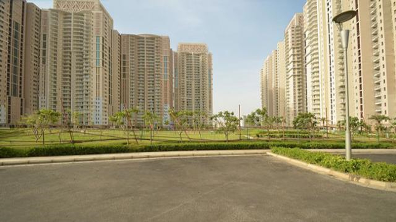 2 BHK Flat Sale DLF Park Place DLF Phase 5 Gurgaon