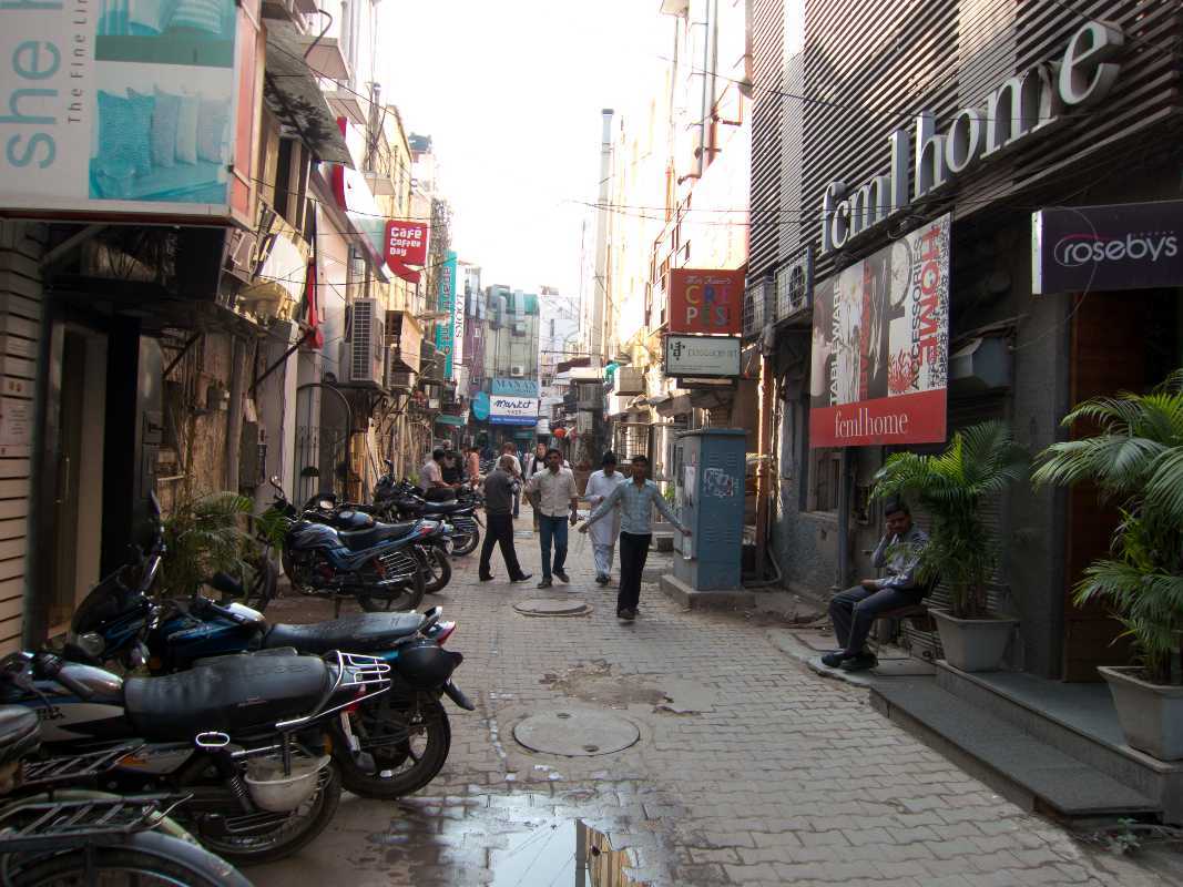 Commercial Space Rent Main Khan Market Delhi